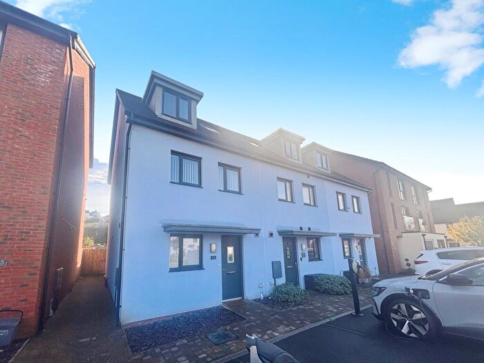 3 Bedroom House To Rent In Lon Y Rheilffordd, Barry, CF62