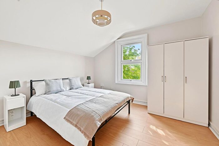 1 Bedroom Flat For Sale In Birkbeck Avenue, Acton, W3