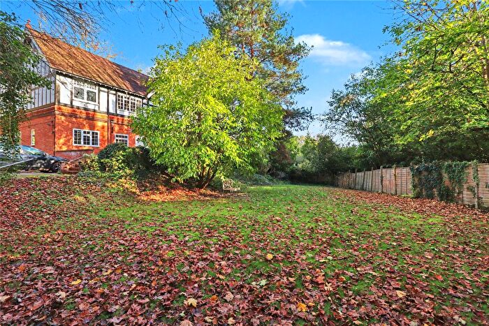 1 Bedroom Flat For Sale In Wych Hill Rise, Woking, Surrey, GU22