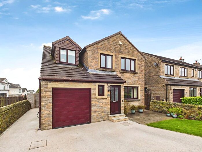 5 Bedroom Detached House For Sale In Dales Way, Bingley, BD16