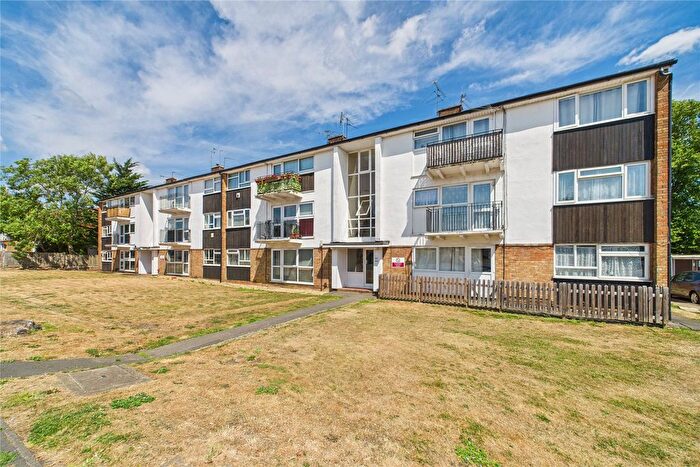 2 Bedroom Flat To Rent In Cookham Road, Maidenhead, Berkshire, SL6