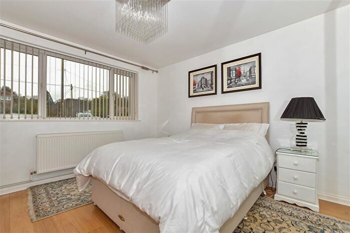 2 Bedroom Semi-Detached Bungalow For Sale In Bennetts Avenue, West Kingsdown, Sevenoaks, Kent, TN15