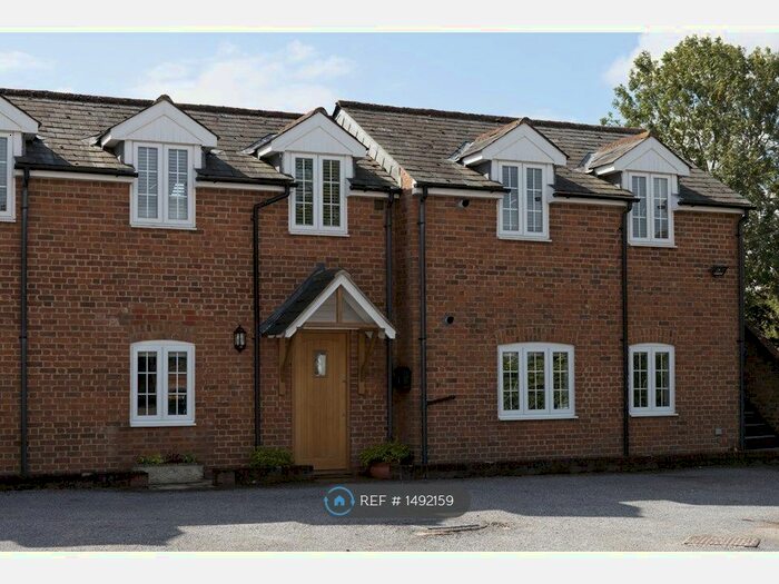 1 Bedroom Flat To Rent In Rear (Behind Melita's Boutique), Chobham, Woking, GU24