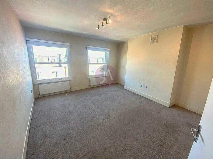 2 Bedroom Apartment To Rent In Hornsey Road, Hornsey, London, N19