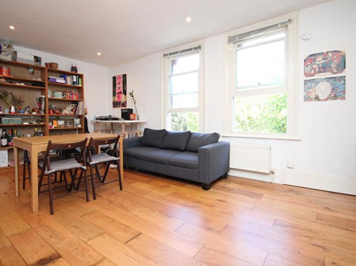 3 Bedroom Flat To Rent In Hillmarton Road, Islington, N7
