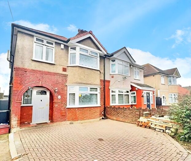 4 Bedroom Property To Rent In Cambridge Close, Hounslow, TW4