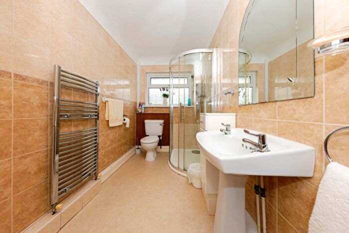 3 Bedroom Bungalow For Sale In Courtlands Park, Carmarthen, Carmarthenshire, SA31