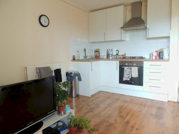 4 Bedroom Apartment To Rent In Manor Estate, SE16