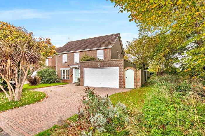 4 Bedroom Detached House For Sale In Alexander Close, Bognor Regis, PO21