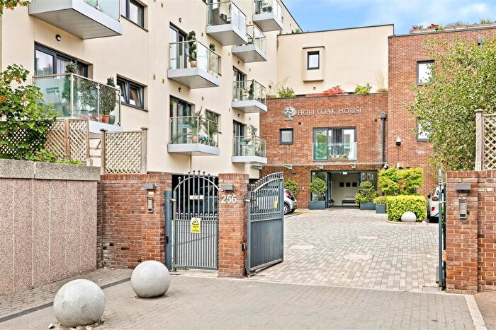 1 Bedroom Retirement Property For Sale In Hollyoak House, High Road, Loughton, IG10