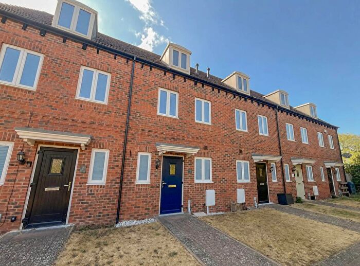 3 Bedroom Terraced House For Sale In Ivy Close, Bilton, Rugby, CV22