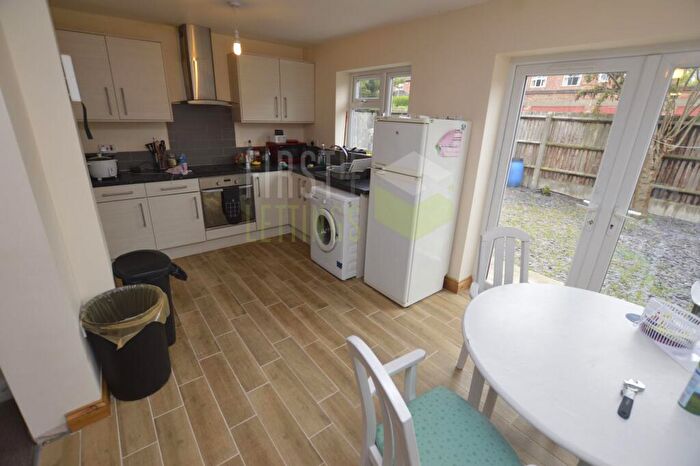 3 Bedroom Semi Detached House To Rent In Gainsborough Road, Clarendon Park, LE2