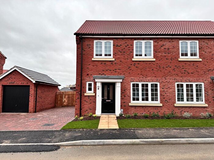 3 Bedroom Semi Detached House To Rent In Cullyer Crescent, NR18