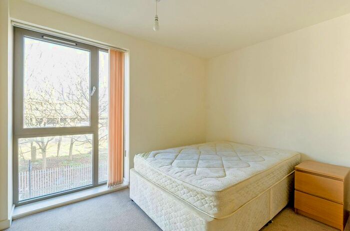 Studio To Rent In Cable Street, Shadwell, London, E1