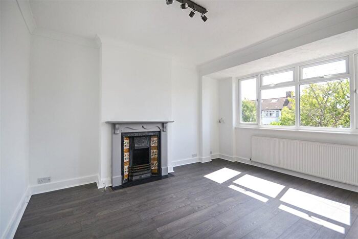 2 Bedroom Flat To Rent In Cannon Hill Lane, Raynes Park, SW20