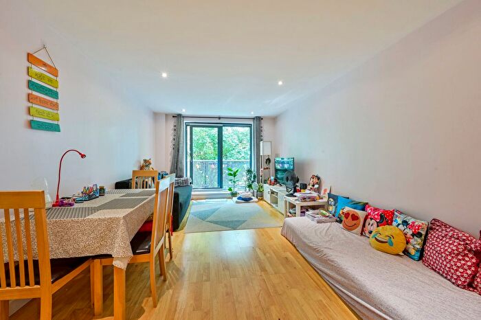 2 Bedroom Flat For Sale In Chapter Way, Colliers Wood, London, SW19
