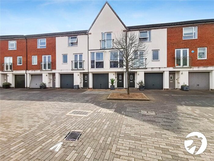 4 Bedroom Terraced House To Rent In Alcock Crescent, Crayford, Dartford, DA1