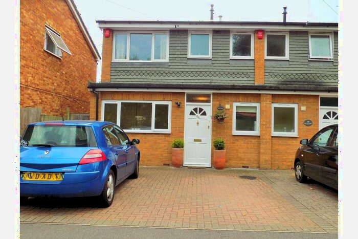 3 Bedroom Semi-Detached House To Rent In Willow Close, Colnbrook, Slough, SL3