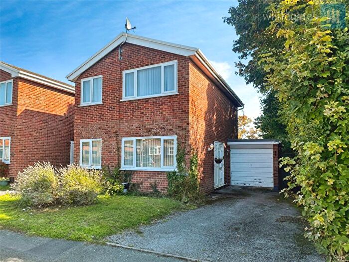 3 Bedroom Detached House For Sale In Fairway Gardens, Gwersyllt, Wrexham, LL11