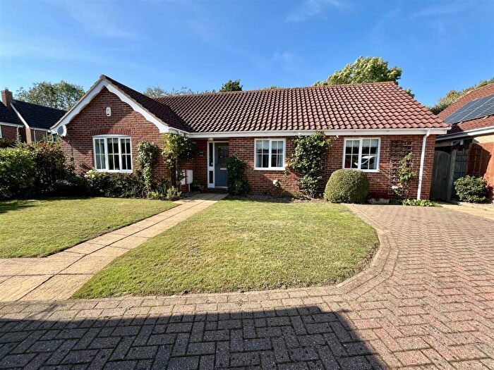 3 Bedroom Bungalow For Sale In Peacock Chase, Wymondham, NR18