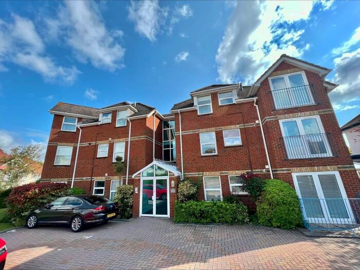 2 Bedroom Flat To Rent In Alumhurst Road, Westbourne, Bournemouth, BH4