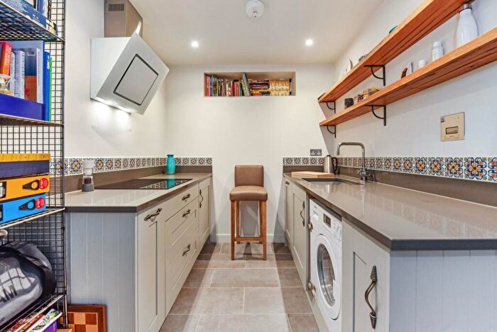 1 Bedroom Detached House For Sale In Chapel Street, Petersfield, Hampshire, GU32