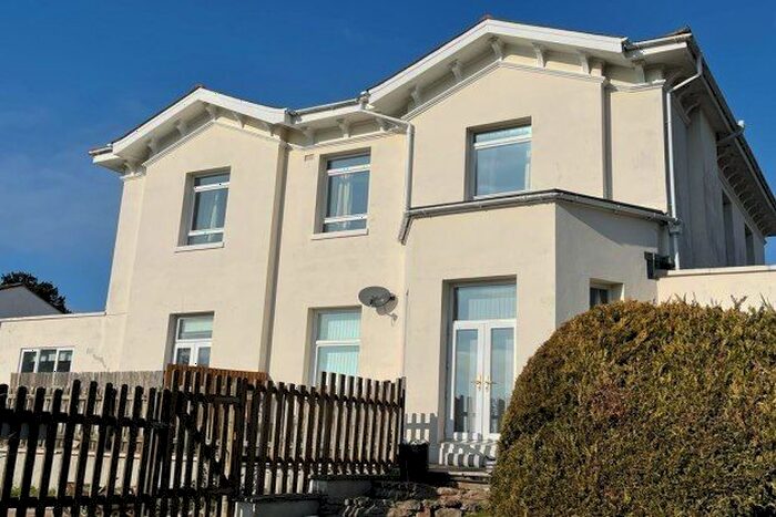 2 Bedroom Flat To Rent In Bronshill Road, Torquay, TQ1