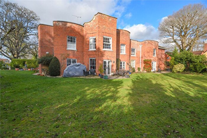 2 Bedroom Flat For Sale In Frog Hall Drive, Wokingham, Berkshire, RG40
