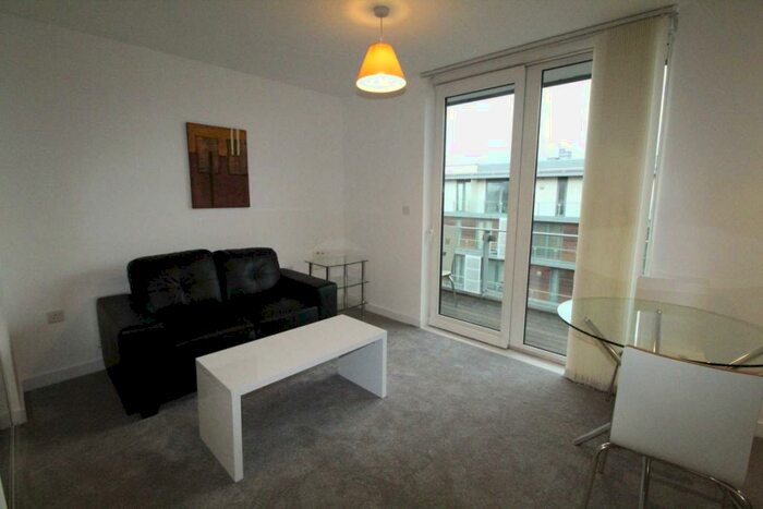 Apartment To Rent In Block Spectrum Blackfriars, Manchester, M3