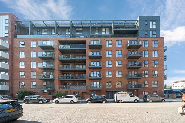 2 Bedroom Flat To Rent In Singapore Road, West Ealing, W13