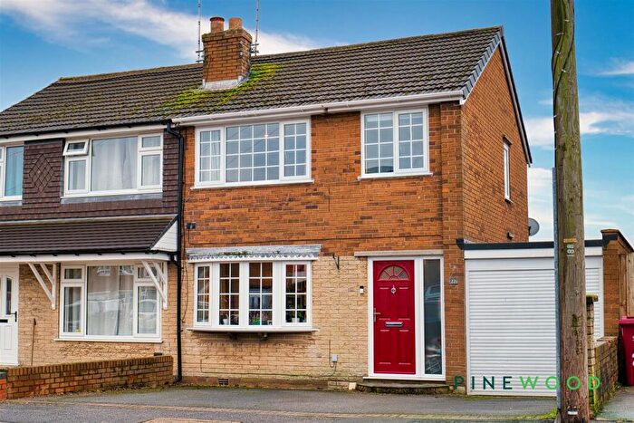 3 Bedroom Semi Detached House For Sale In Bramlyn Close, Clowne, Chesterfield, Derbyshire, S43