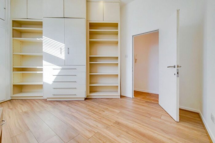 2 Bedroom Flat To Rent In Southwark Park Road, London Bridge, London, SE16