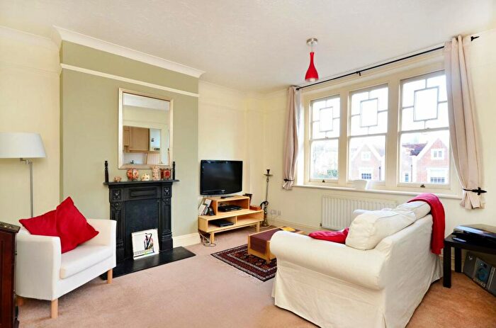 2 Bedroom Flat To Rent In London Road, Guildford, GU1