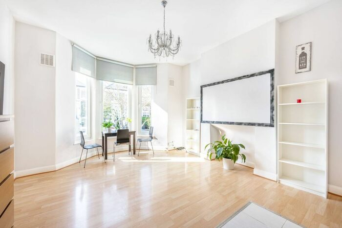 2 Bedroom Flat To Rent In The Grove, Ealing Broadway, London, W5