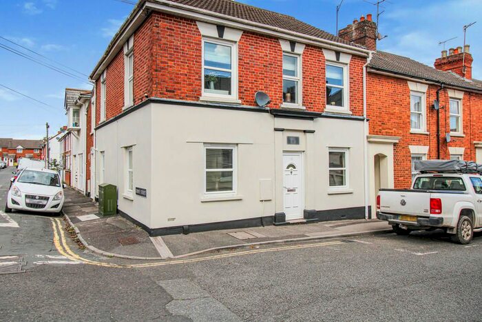 2 Bedroom Maisonette To Rent In York Road, Salisbury, SP2