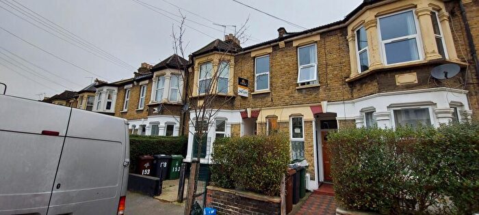 3 Bedroom Flat To Rent In Twickenham Road, Leytonstone, London, E11