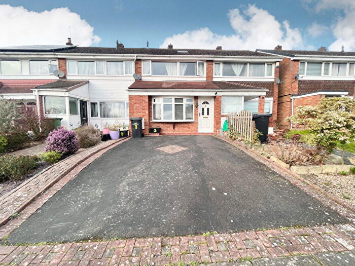 4 Bedroom Terraced House For Sale In Winding Mill South, Brierley Hill., DY5