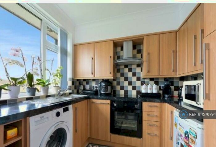 1 Bedroom Flat To Rent In Temple Road, Epsom, KT19