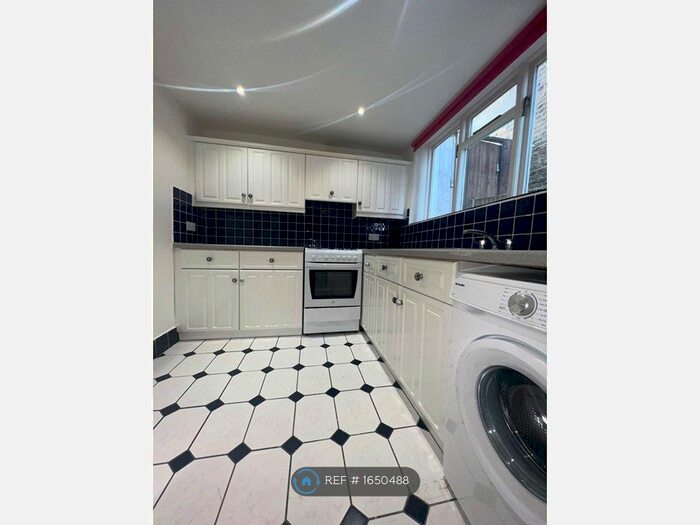 1 Bedroom Flat To Rent In Ferme Park Road, London, N8