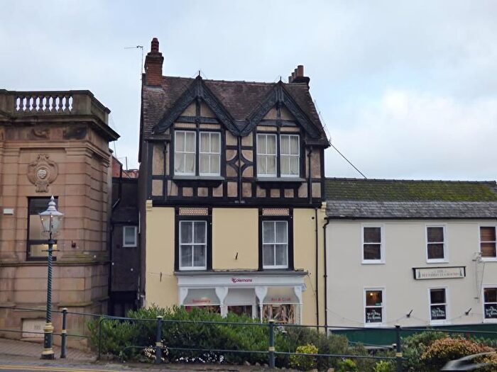 2 Bedroom Flat To Rent In Flat, Church Street, Malvern, Worcestershire, WR14