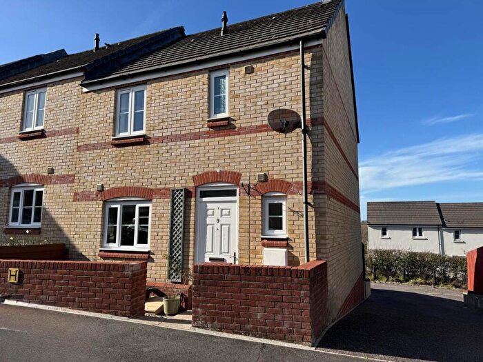 3 Bedroom Semi-Detached House For Sale In Victory Way, Torrington, EX38