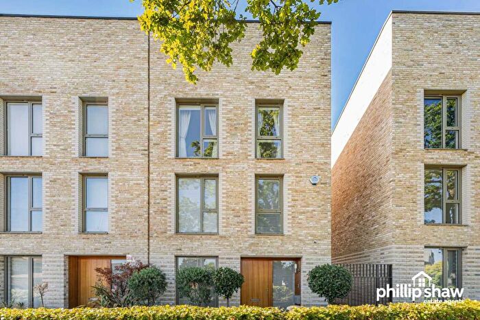 4 Bedroom End Of Terrace House For Sale In Green Lane, Edgware, HA8