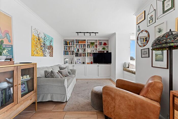 2 Bedroom Flat For Sale In Bramlands Close, London, SW11