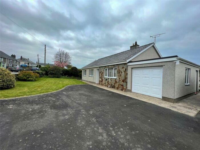 3 Bedroom Bungalow For Sale In Lon Groesffordd, Edern, Pwllheli, Gwynedd, LL53