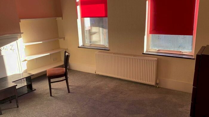 3 Bedroom Flat To Rent In Kingston Road, South Wimbledon SW19