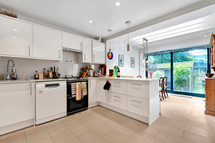 3 Bedroom Semi-Detached House To Rent In Panmure Close, London, N5