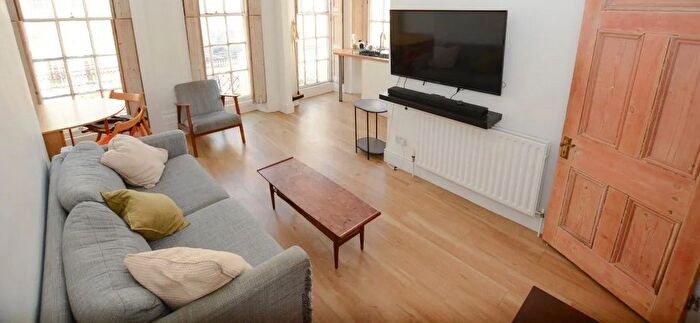 1 Bedroom Flat To Rent In Barrow Road, London, SW16