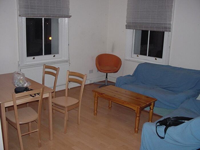 1 Bedroom Flat To Rent In Uxbridge Road, Shepherds Bush, London, W12