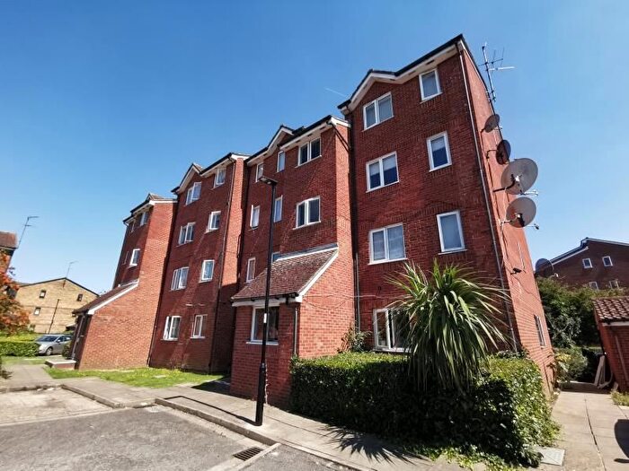 1 Bedroom Flat To Rent In Linnet Close, Edmonton, N9