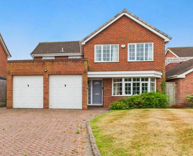4 Bedroom Detached House For Sale In Harvington Way, Walmley, B76